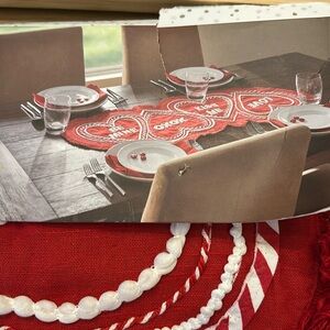 Nicole Miller Valentines Table Runner kiss me xoxo